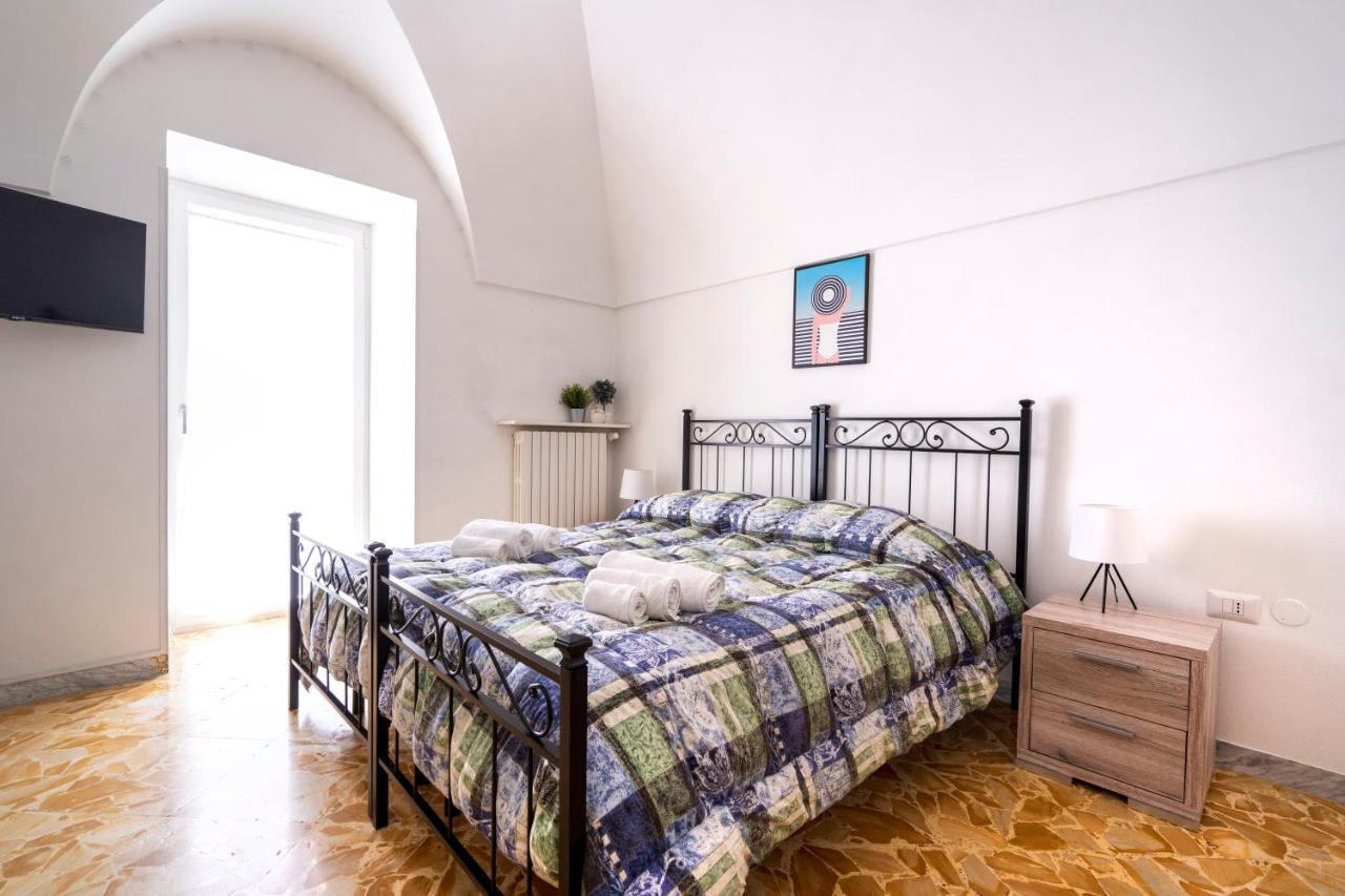 מרטינה פרנקה Vico II Terrace Apartment A Step From Piazza Roma מראה חיצוני תמונה
